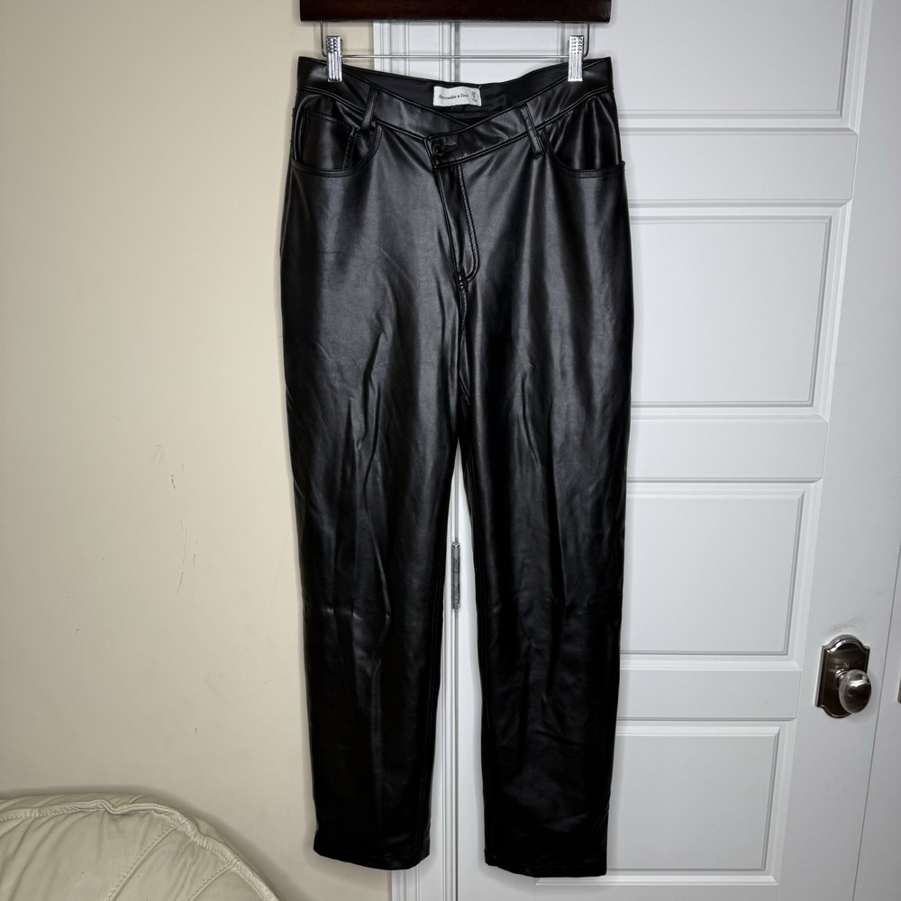 Abercrombie & Fitch Criss-Cross Waistband Vegan Faux Leather Straight Pant 29/8